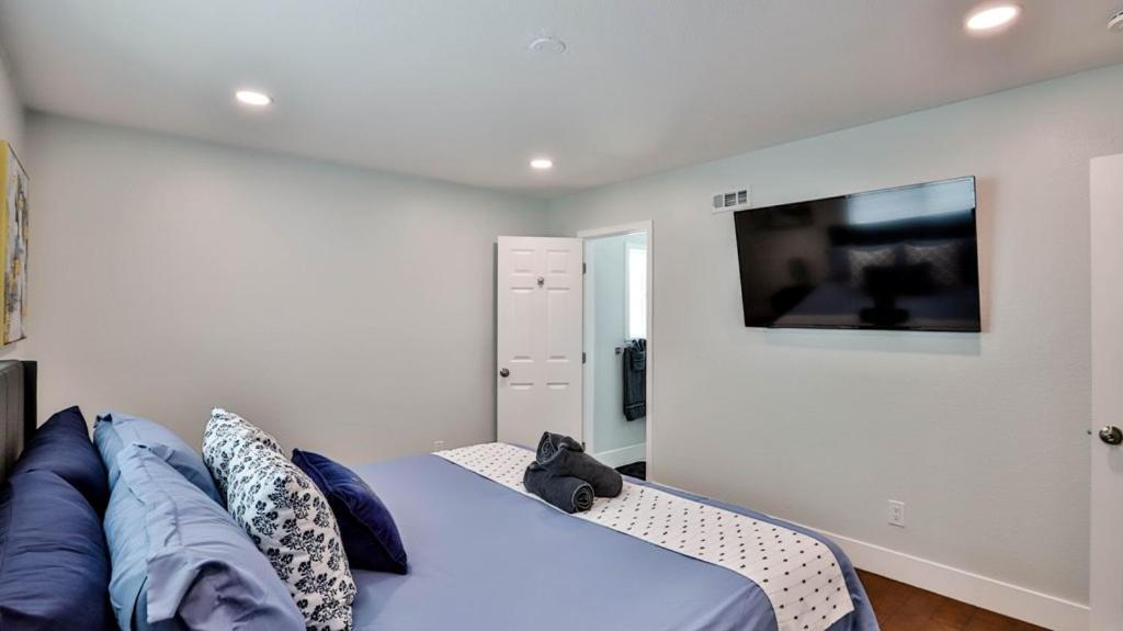 H&H Modern Lux 4Bd 1 King Suite 3 Queen Socal Disney Вестминстер Экстерьер фото