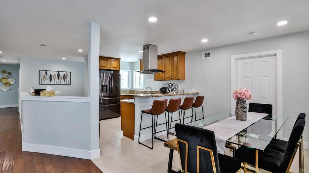 H&H Modern Lux 4Bd 1 King Suite 3 Queen Socal Disney Вестминстер Экстерьер фото